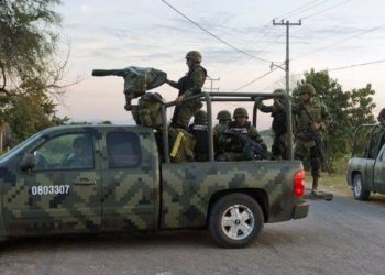 La Guardia Nacional de México decomisa un ‘narcotanque’ artesanal en Michoacán