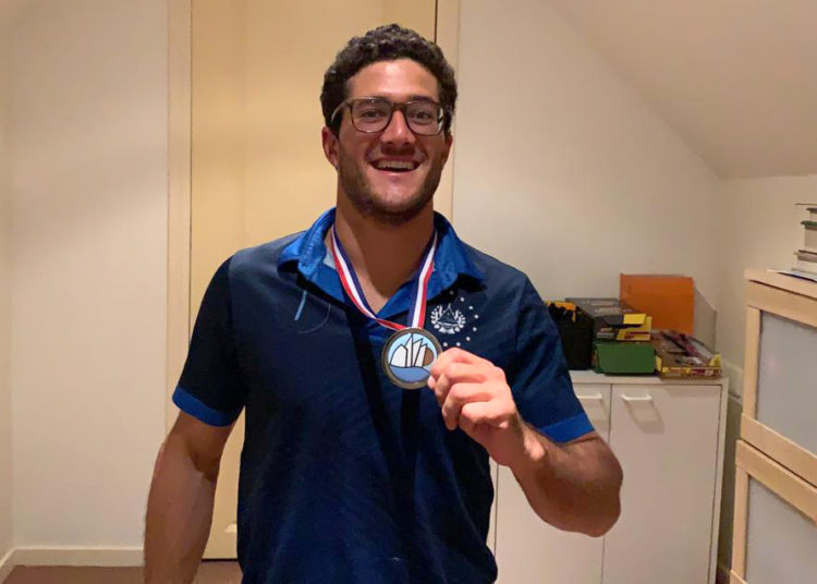 El velerista salvadoreño Enrique Arathoon competirá en el campeonato europeo de vela