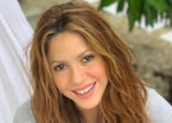 Con mini short y sin blusa, la foto de Shakira que se llevó todas las miradas