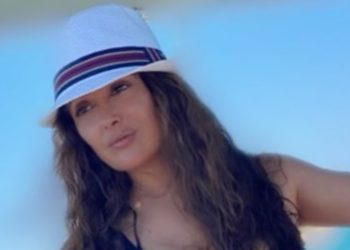 “Más de 20 años después”: las fotos de Salma Hayek que muestran su belleza eterna en bikini