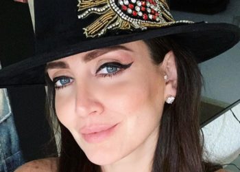 Celia Lora modela en ajustada ropa deportiva