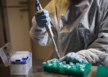 La Universidad de Oxford reanuda los ensayos de su vacuna contra el coronavirus