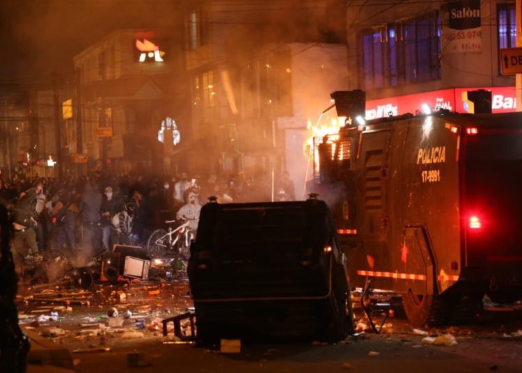(VIDEOS) Al menos 5 muertos en la violencia en Bogotá, luego de la muerte de un abogado a manos de la Policía
