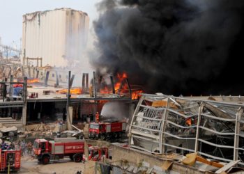 (VIDEOS) El puerto de Beirut sufre un incendio un mes después de la explosión que destruyó media ciudad