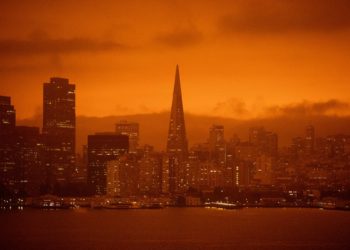 (VIDEO) El cielo de San Francisco se tiñe de rojo y capta miles de miradas por su aspecto apocalíptico