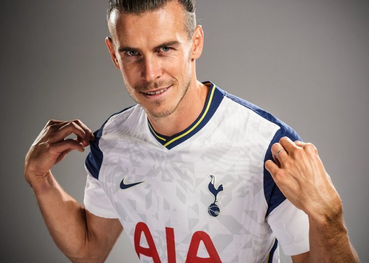 Gareth Bale ya posa con la camiseta del Tottenham