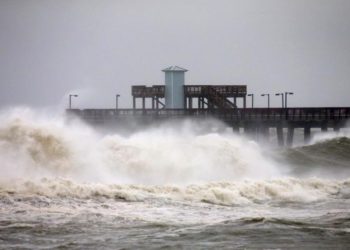 El huracán Teddy llevará «un peligro extremo» a la costa este de EE.UU. con olas de hasta 19 metros