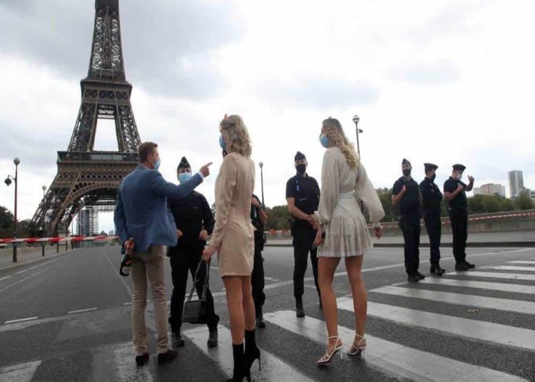 Evacuaron la Torre Eiffel por una falsa amenaza de bomba