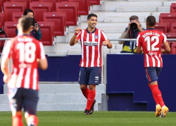 Luis Suárez debutó con dos goles en la goleada del Atlético Madrid sobre el Granada
