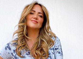 Andrea Legarreta muestra radiografía de sus pulmones tras ser internada por Covid-19