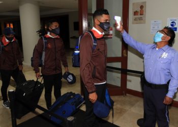 Seleccionados de fútbol playa viajaron a Portugal