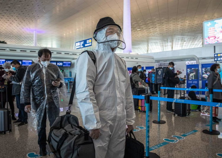 115 países en el mundo piden a viajeros pruebas de covid-19