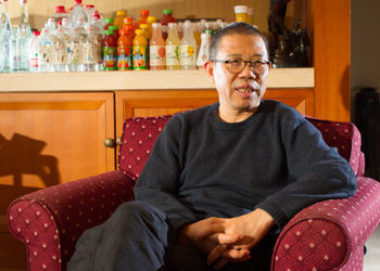 Un magnate del agua embotellada y las vacunas destrona a Jack Ma como el hombre más rico de China