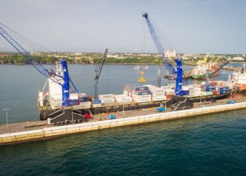 Arriba a El Salvador buque con productos para Paquetes Alimentarios