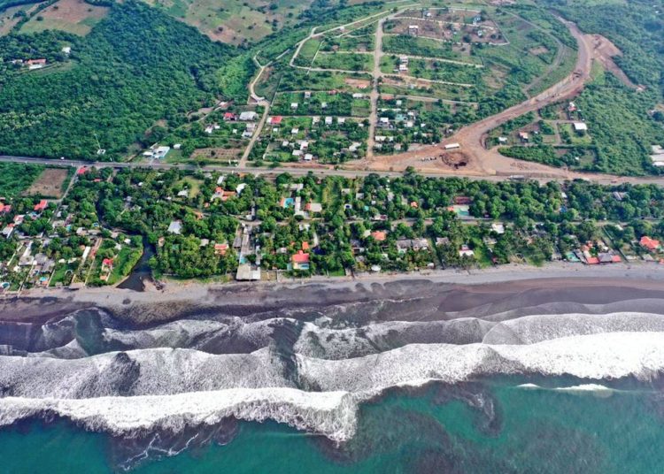 Asocio español ampliará 21 kilómetros de la carretera Litoral