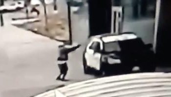 (VIDEO) Hieren de bala a dos policías de Los Ángeles en una aparente emboscada