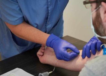 Un estudio en Islandia confirmó que los anticuerpos contra la covid-19 duran al menos cuatro meses