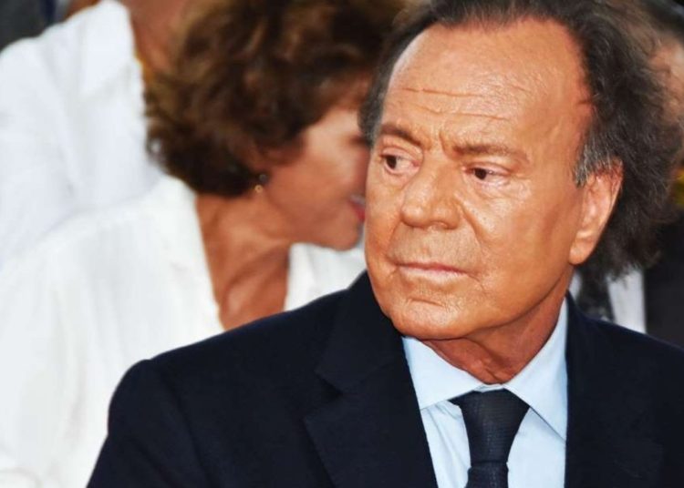 Julio Iglesias cumple 77 años y el ocaso del cantante de los 5.000 conciertos y 3.000 mujeres
