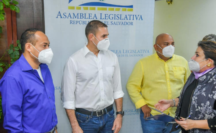 Muyshondt acusa a diputados de ARENA de utilizar criterio electoral para distribuir fondos en alcaldías