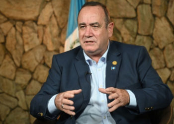 Presidente de Guatemala informó que se contagió de coronavirus