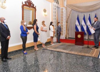 Ministro Durán juramenta a gobernadores y vicegobernadores de siete departamentos