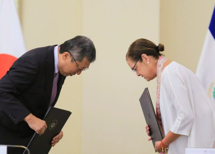Japón escoge a El Salvador como único país de América Latina para programa de becas