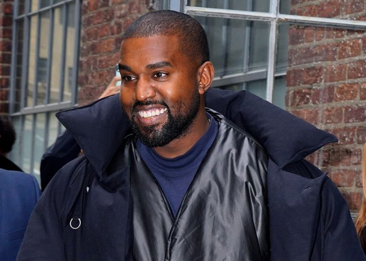 (VIDEOS) Kanye West ‘reproduce’ un milagro de Jesús caminando sobre el agua y deja perpleja a la Red