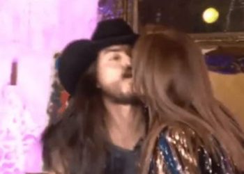 Lucía Méndez ‘estalla’ y cachetea a Rey Grupero por robarle un beso