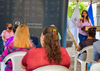 Ministra de Vivienda verifica proyectos de beneficio habitacional que se impulsan en Santa Ana