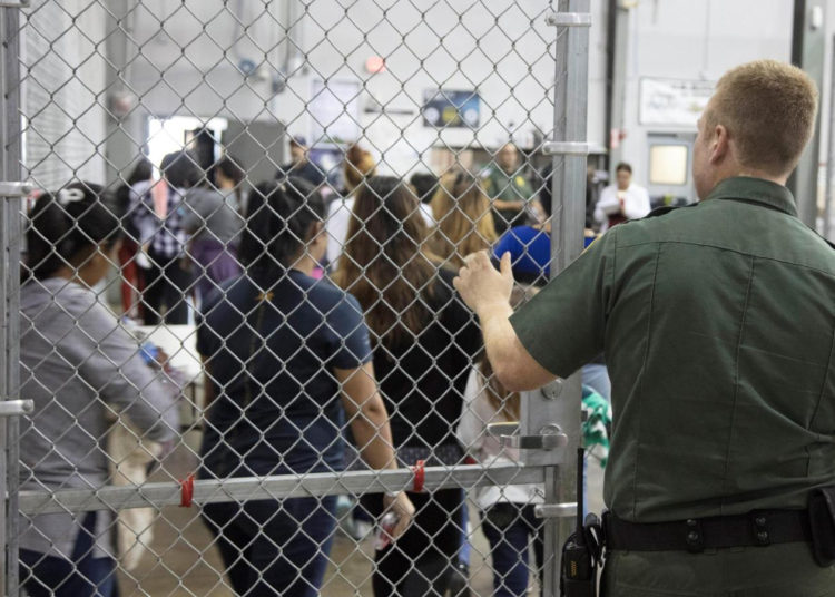 Denuncian la muerte de inmigrantes por deficiencia médica en los centros de detención de EE.UU.