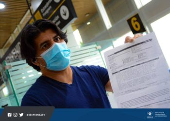 Gobierno exige prueba PCR negativa a viajeros para ingresar al país