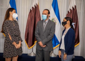 Gabriela de Bukele gestiona beca para joven usuluteca que estudiará en Qatar