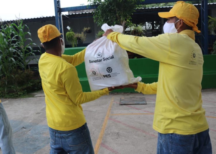 Reos en fase de confianza distribuyen 8,000 paquetes alimentarios en comunidades de Colón, La Libertad