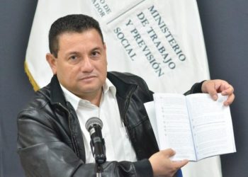 Ministro de Trabajo advierte a Ernesto Muyshondt: «Debes entregar cuentas ante la justicia»