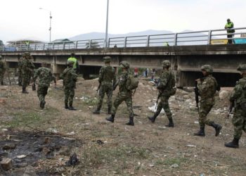 Mueren cuatro militares venezolanos en combate con grupo armado colombiano