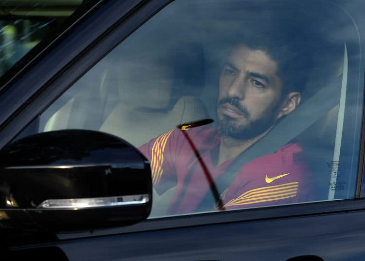 Entre polémica y lágrimas, Luis Suárez se despide de Barcelona con destino a Madrid