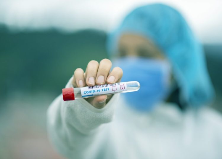 Científicos en Houston descubren mutación más contagiosa de covid-19