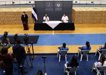 2,000 atletas reciben paquetes alimentarios por parte del Gobierno