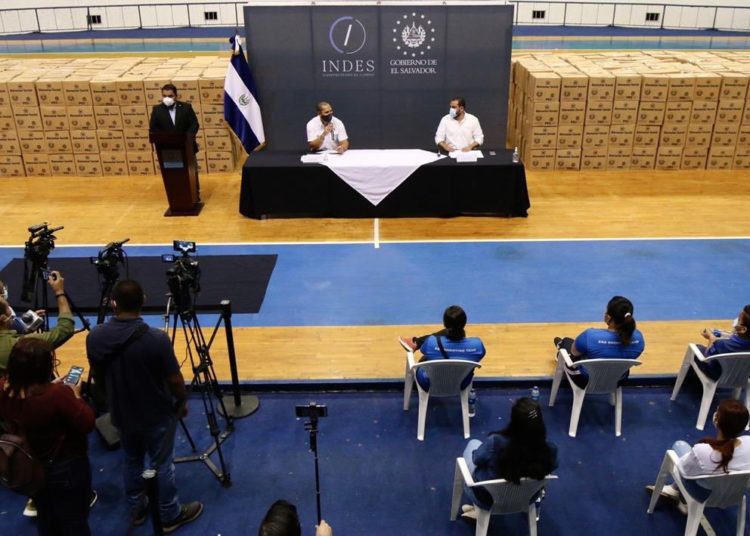 2,000 atletas reciben paquetes alimentarios por parte del Gobierno