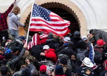 Los detenidos por irrumpir en el Capitolio enfrentan cargos por sedición y una pena de hasta 20 años de prisión