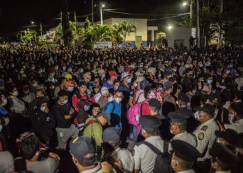 El ejército de Guatemala detuvo la caravana de migrantes hondureños tras ingresar ilegalmente al país