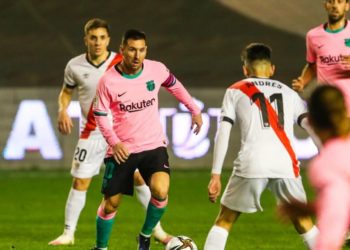 Messi y De Jong rescatan al Barca contra el Rayo en Vallecas