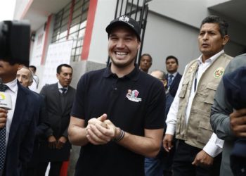 Un exarquero de fútbol lidera las encuestas en Perú a menos de tres meses de las elecciones presidenciales