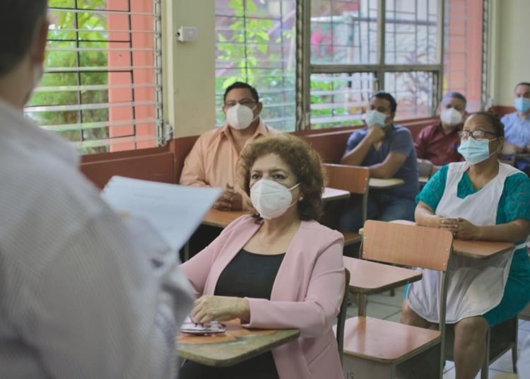 Directores y personal administrativo retoma labores en escuelas