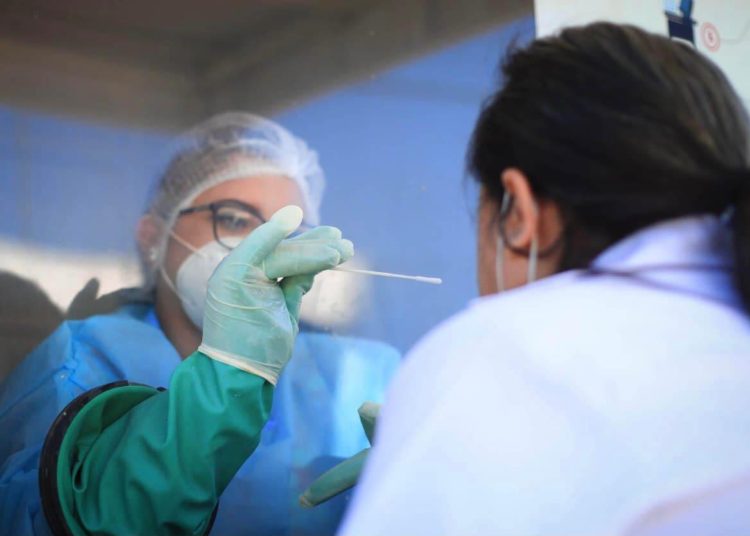 Ministerio de Salud toma 300 pruebas PCR a población del municipio de San Isidro, Cabañas