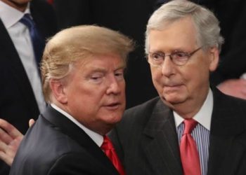 Republicanos presionan su líder en el senado Mitch McConnell para condenar a Donald Trump