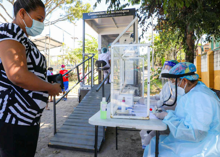 Gobierno desarrolla jornada de 1,000 pruebas PCR en el municipio de Apopa, San Salvador