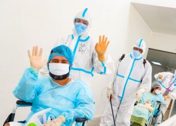 Hospital El Salvador dio el alta a 24 pacientes de covid-19
