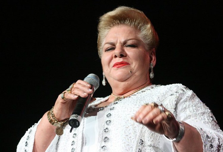 Ni la conoce: Mon Laferte quiere grabar con Paquita la del Barrio, pero ella no sabe quién es