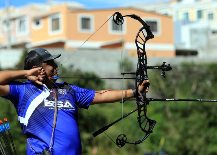 El arquero salvadoreño Roberto Hernández listo para competir en pruebas internacionales